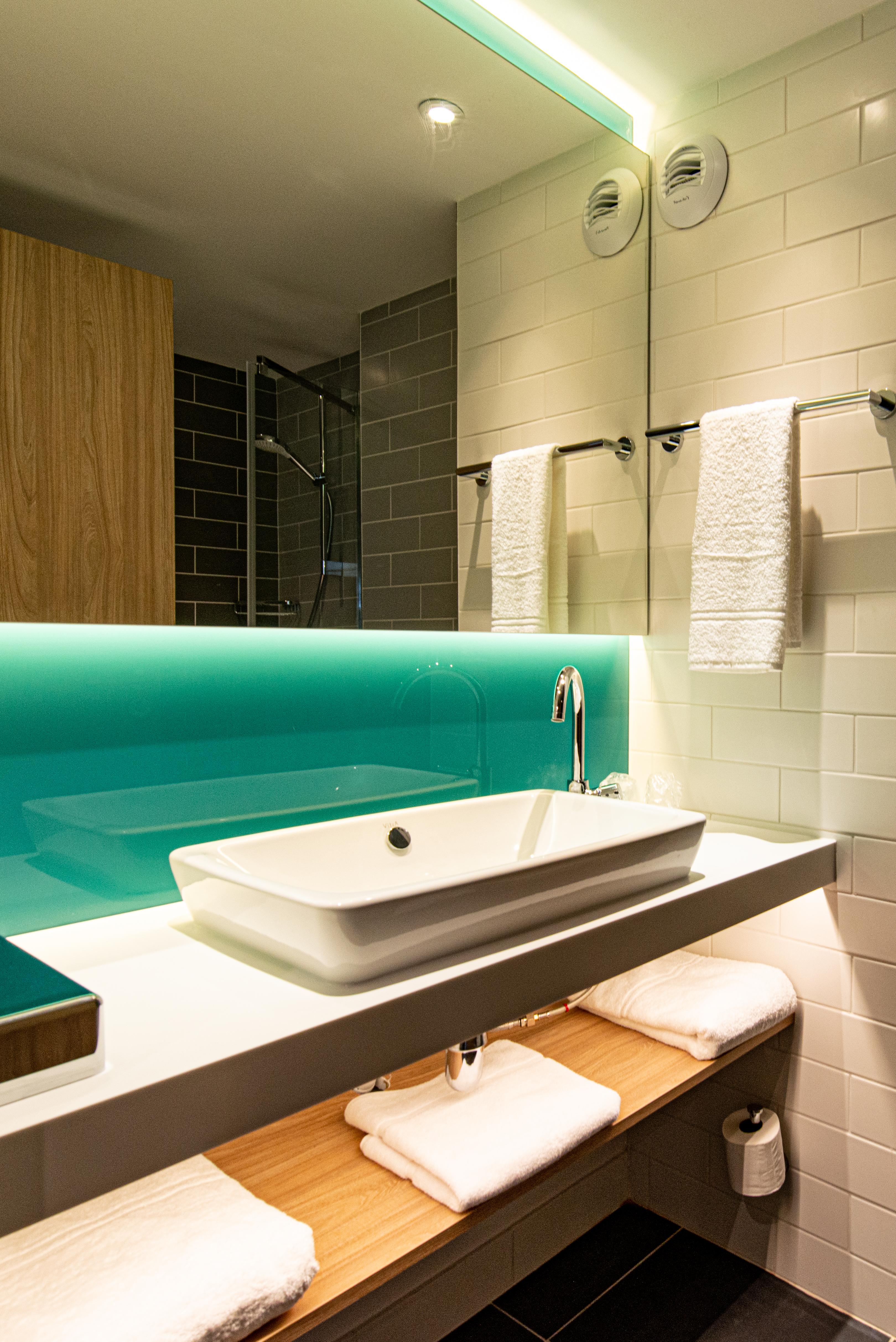 Holiday Inn Express - Bordeaux - Lormont By Ihg Buitenkant foto