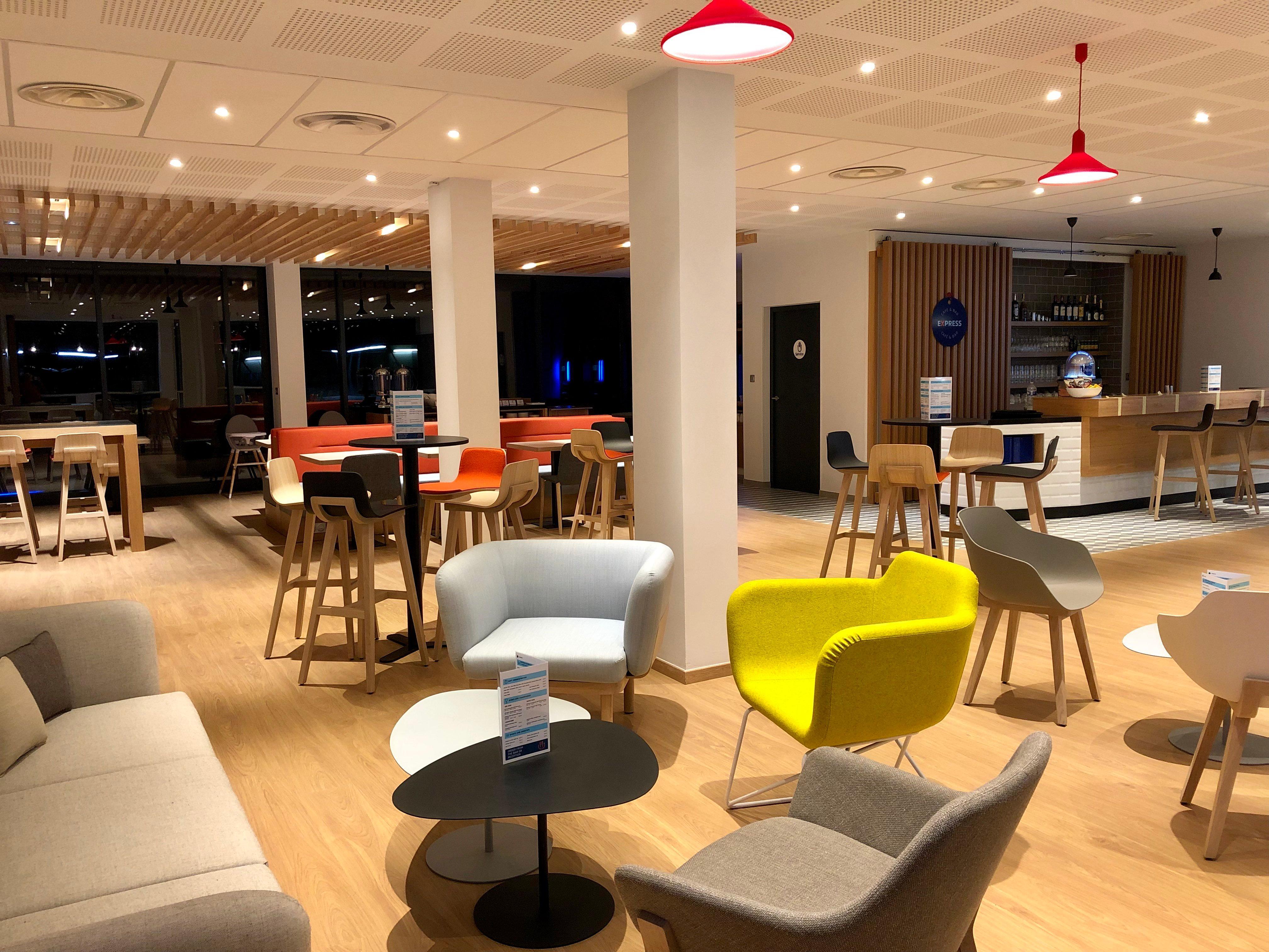 Holiday Inn Express - Bordeaux - Lormont By Ihg Buitenkant foto