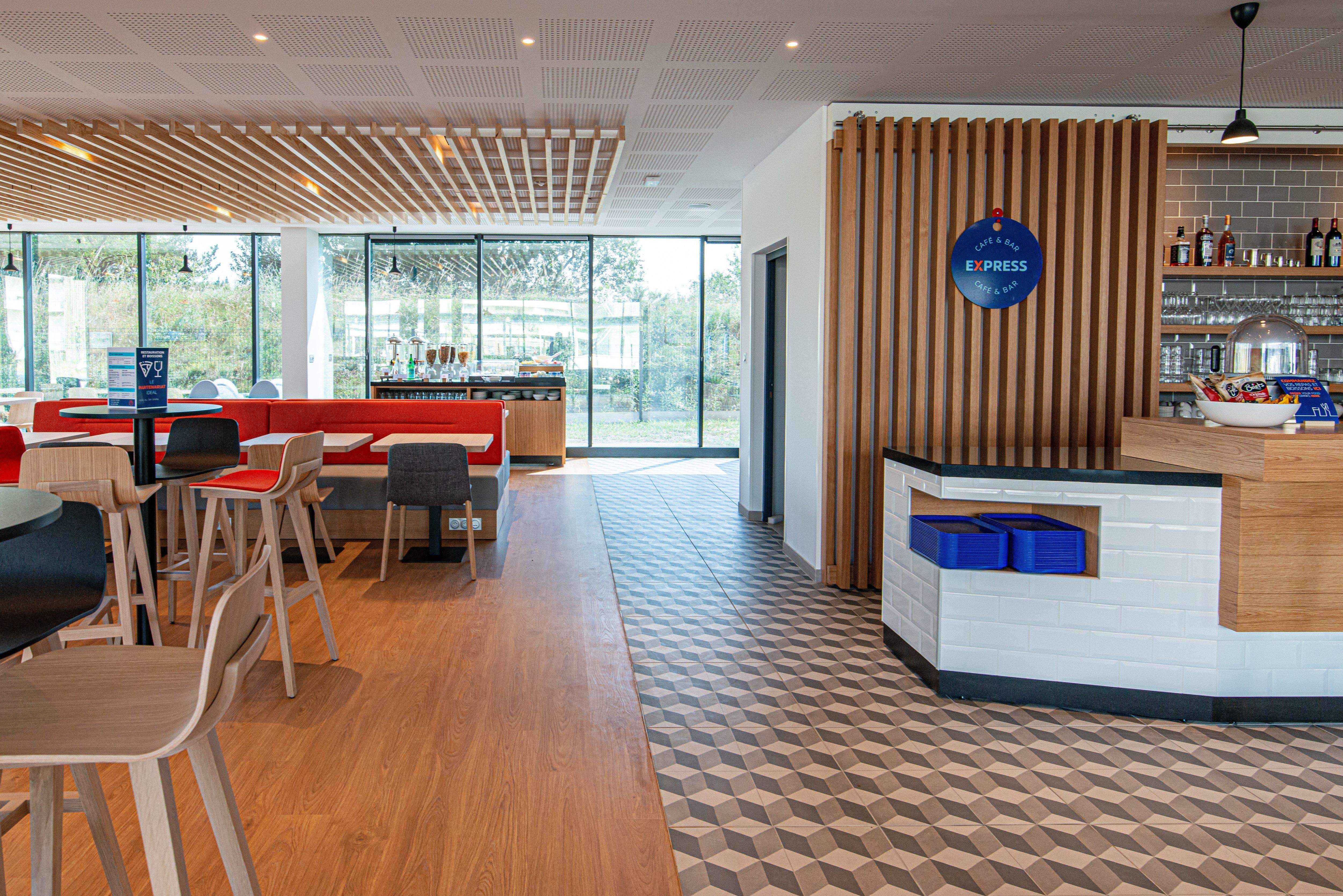 Holiday Inn Express - Bordeaux - Lormont By Ihg Buitenkant foto